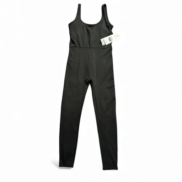 Vuori Black Essential Jumpsuit Size Large NWT - Picture 7 of 14
